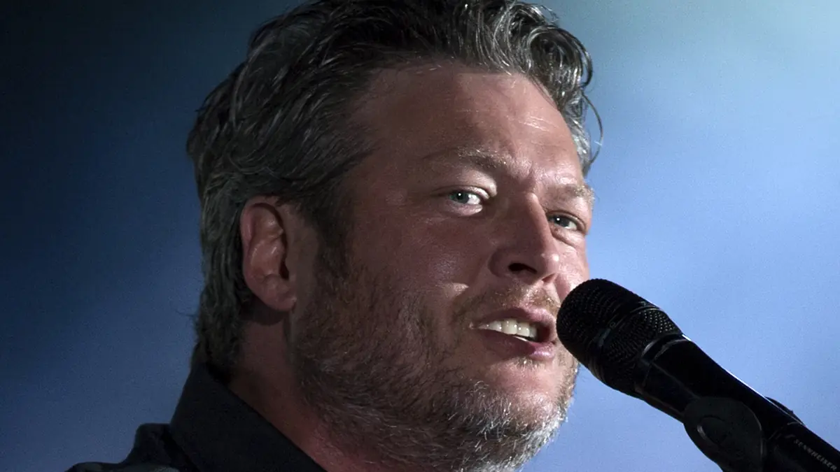 Recording artist Blake Shelton performs during the 2017 Department of Defense Warrior Games opening ceremonies at Soldier Field in Chicago J