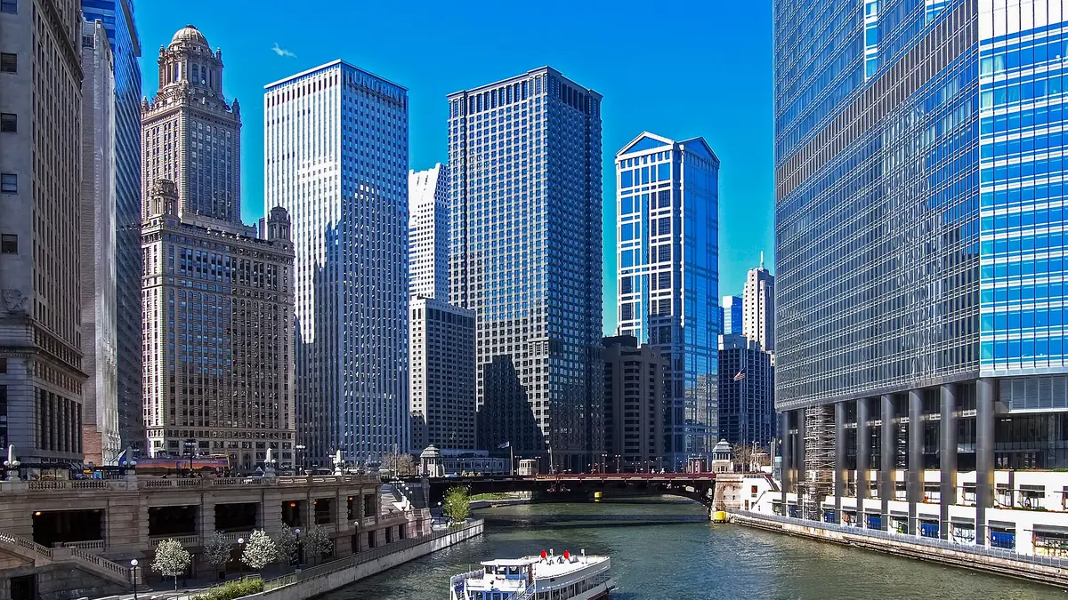 Chicago, photographed by File:Chicago River ferry.jpg: John Picken derivative work: Georgfotoart