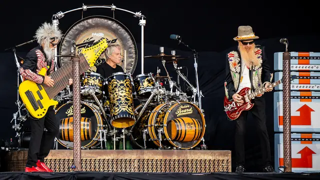ZZ Top on the main stage (Scream stage), Tons of Rock 2024. First song only, shot from the crowd for festivalguide.no
